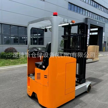 大前移式电动叉车1.