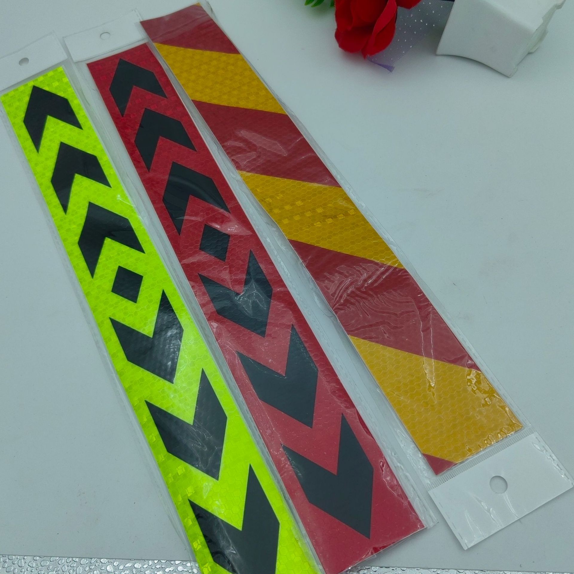 箭头反光贴导向标保险杠防撞反光条警示标识工程地贴年检审反光条