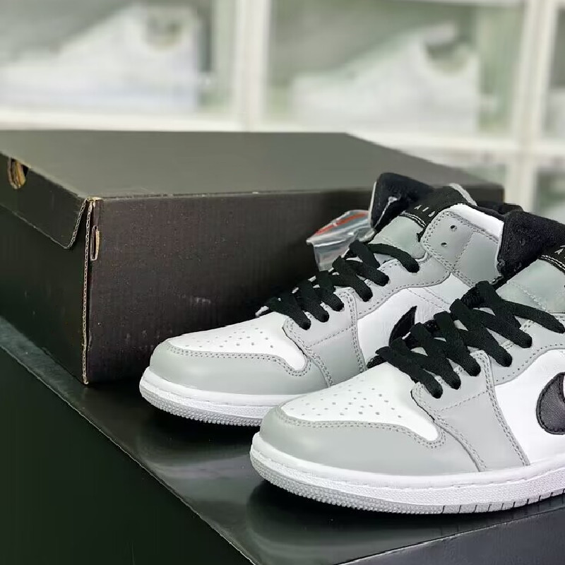 莆田纯原经典aj男鞋黑白熊猫情侣休闲aj1中帮篮球鞋黑曜石女板鞋