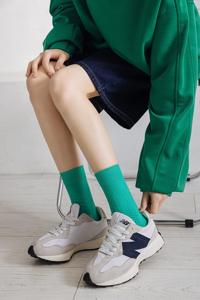欧洲站运动棉袜女绿色中长袜ins潮袜时尚中筒袜子