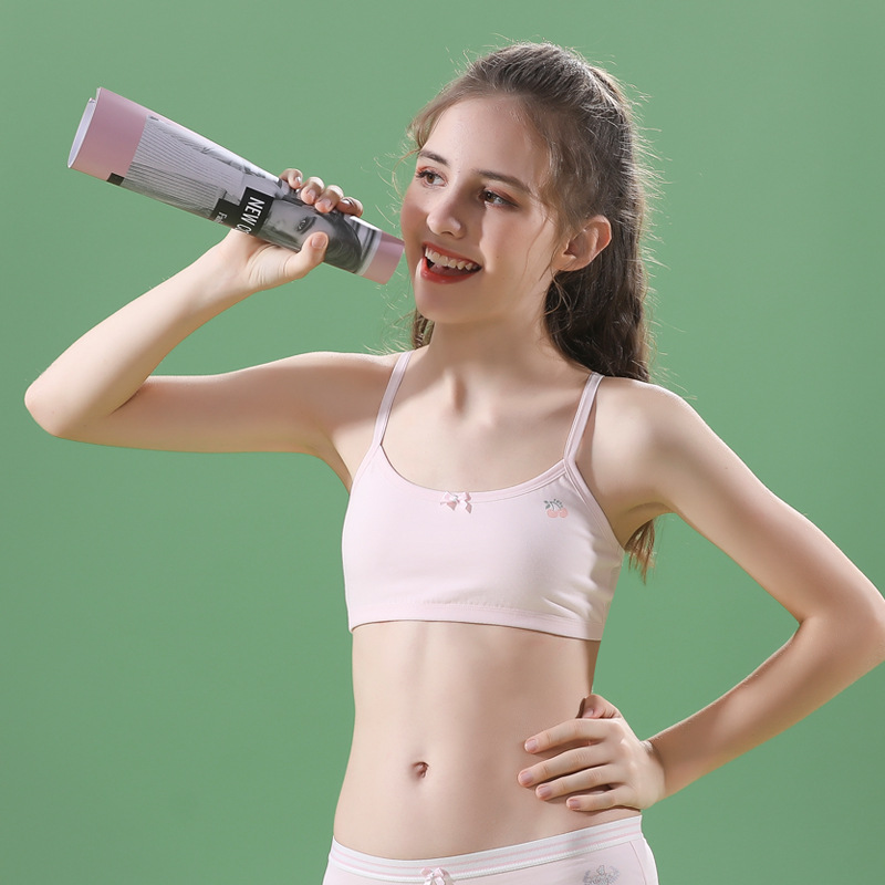 小女孩吊脖内衣图