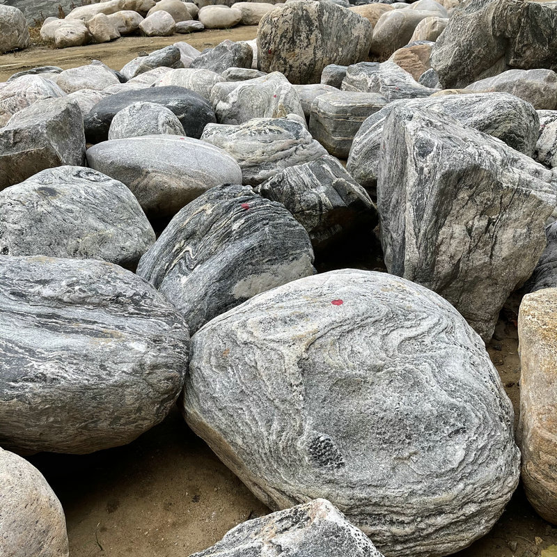景观置石厂家批发水冲石太行石假山 草坪园林河道摆放河冲泰山石