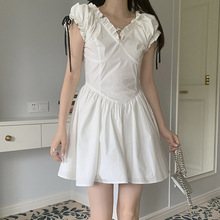 Z6175大摆收腰白色性感少女茶歇法式短裙通勤V领设计感蓬蓬连衣裙