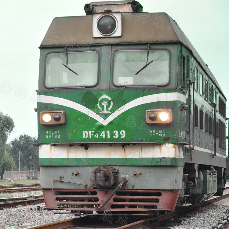 定制大型静态蒸汽火车模型 老式绿皮火车厢餐厅民宿美陈装饰道具