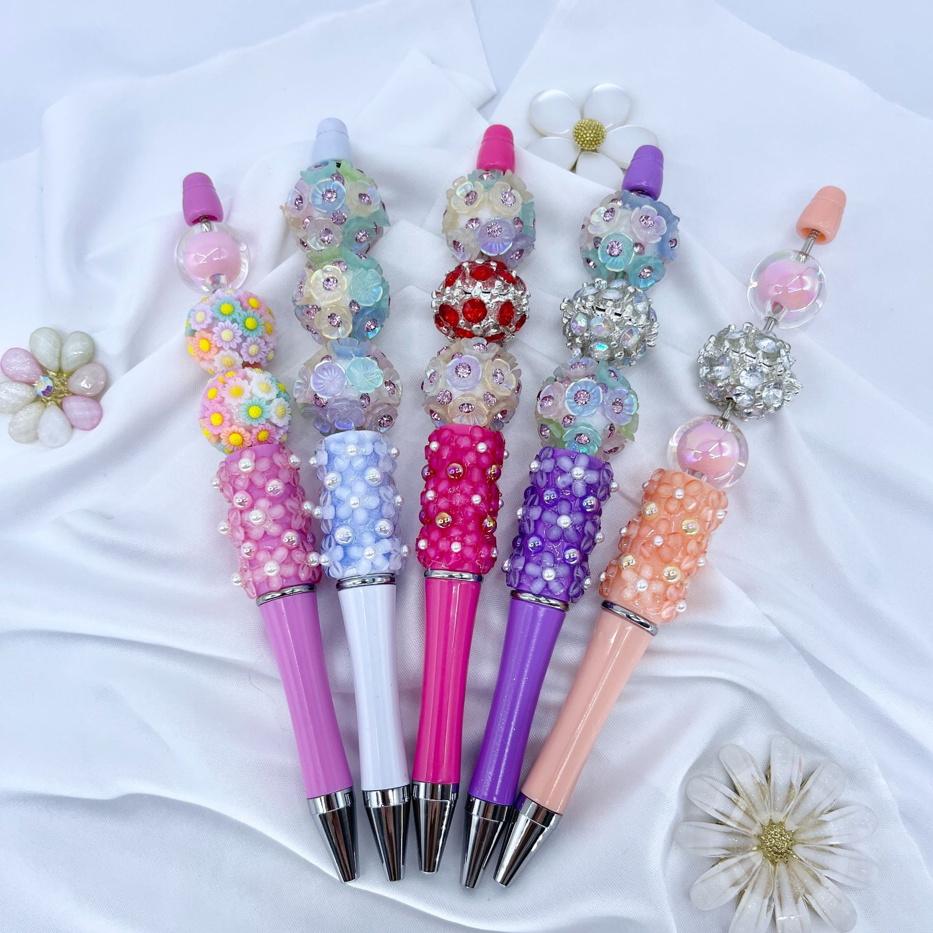 出口diy串珠笔五瓣花珠子串珠笔手工制作创意新款超火彩色串珠笔
