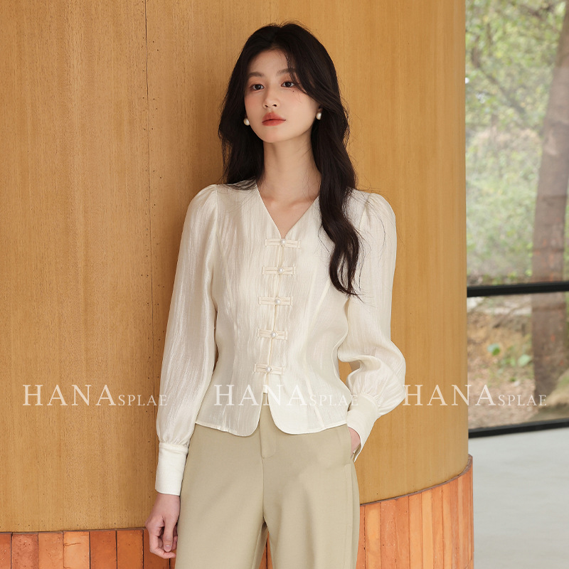 hanna 含那国风v领上衣女2024早新品新中式优雅珍珠盘扣衬衣16635