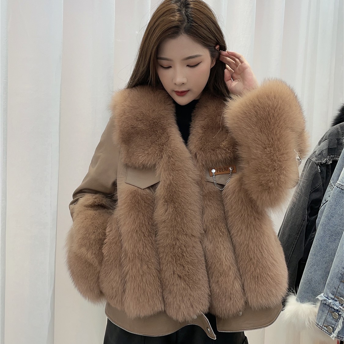 海宁狐狸毛皮草女短款年轻款2021年冬装新款时尚绵羊皮毛一体显瘦