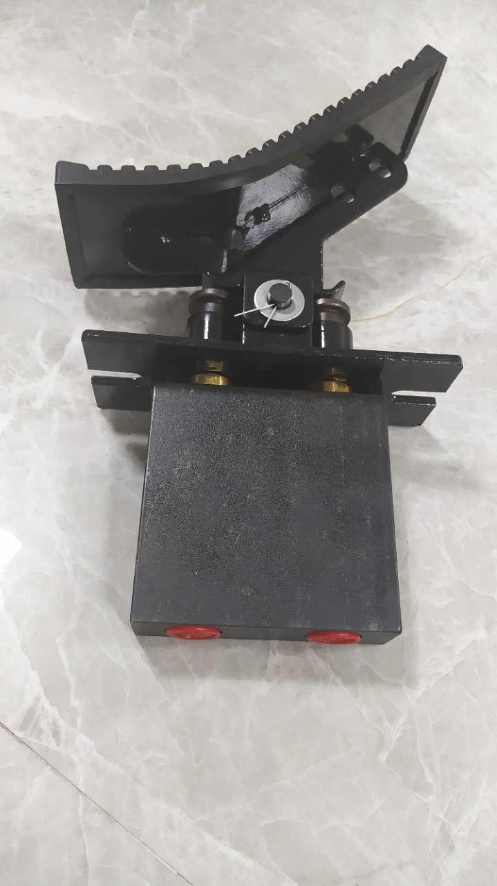 破碎锤配件 挖掘机破碎锤脚踏阀 工程车双向单脚脚踏阀