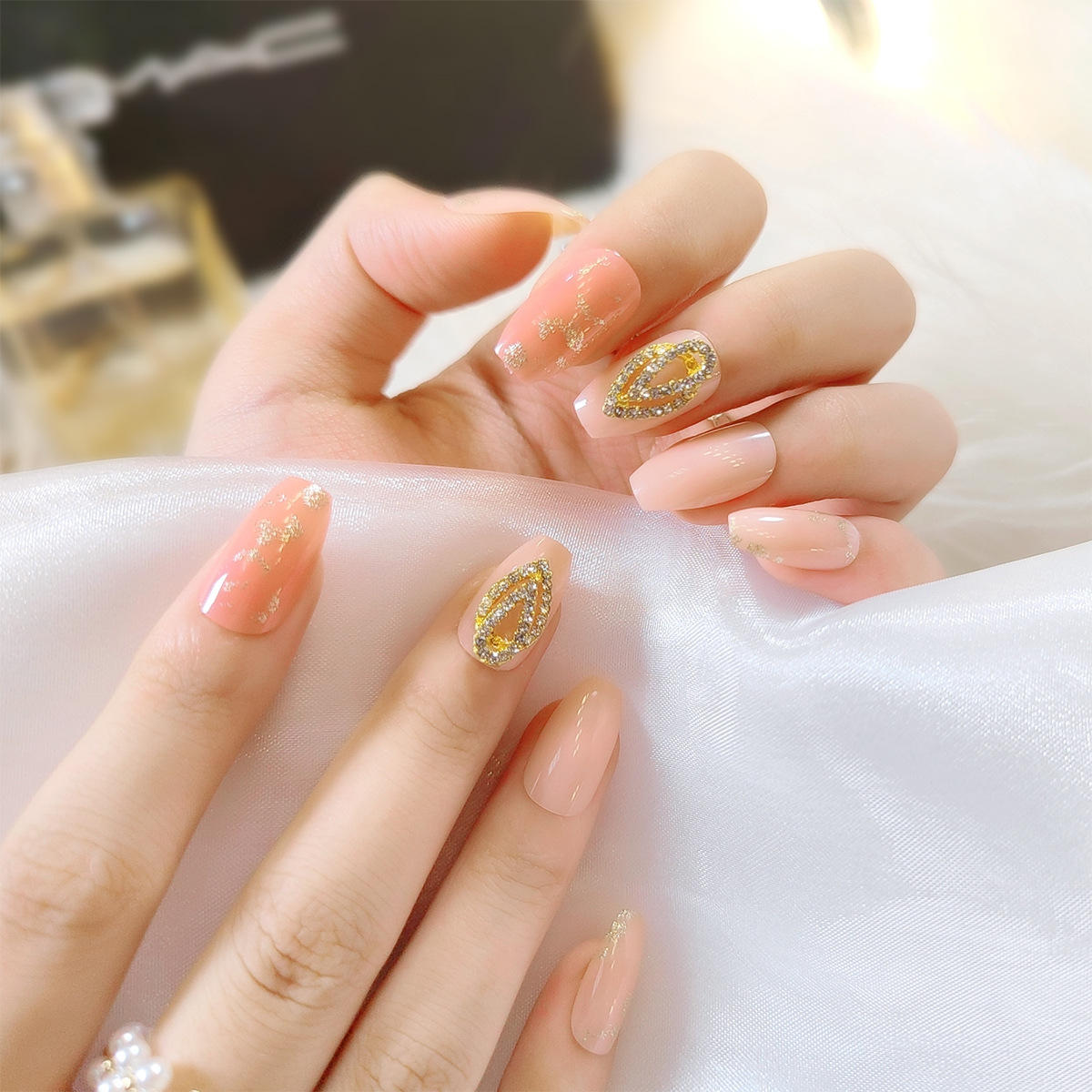 新款手工美甲成品高级感穿戴甲奢华浮雕钻裸粉色美甲可拆卸指甲片