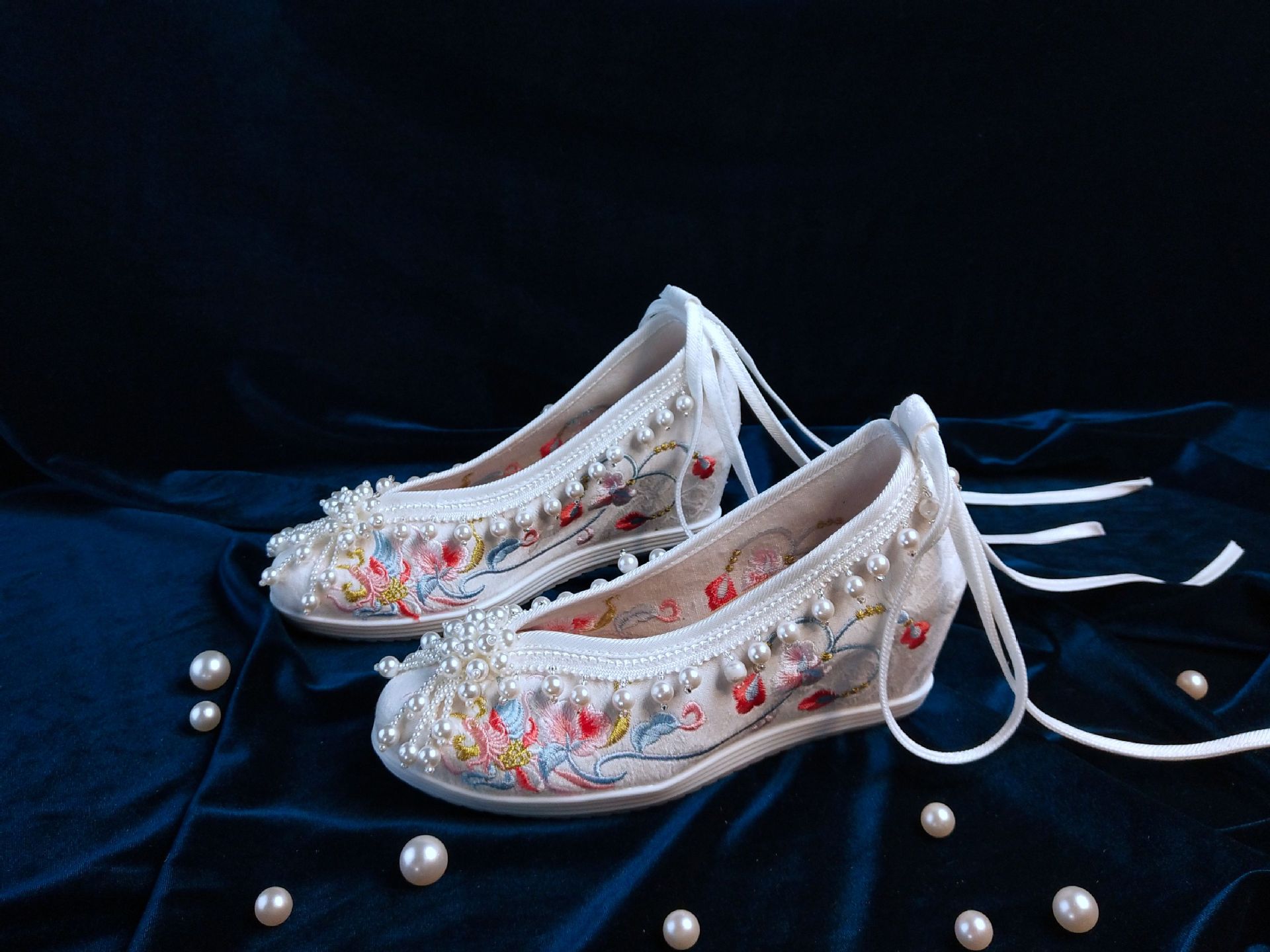 2021春夏新款古风汉服鞋珠花串珠秀禾鞋坡跟婚鞋古装改良绣花鞋女