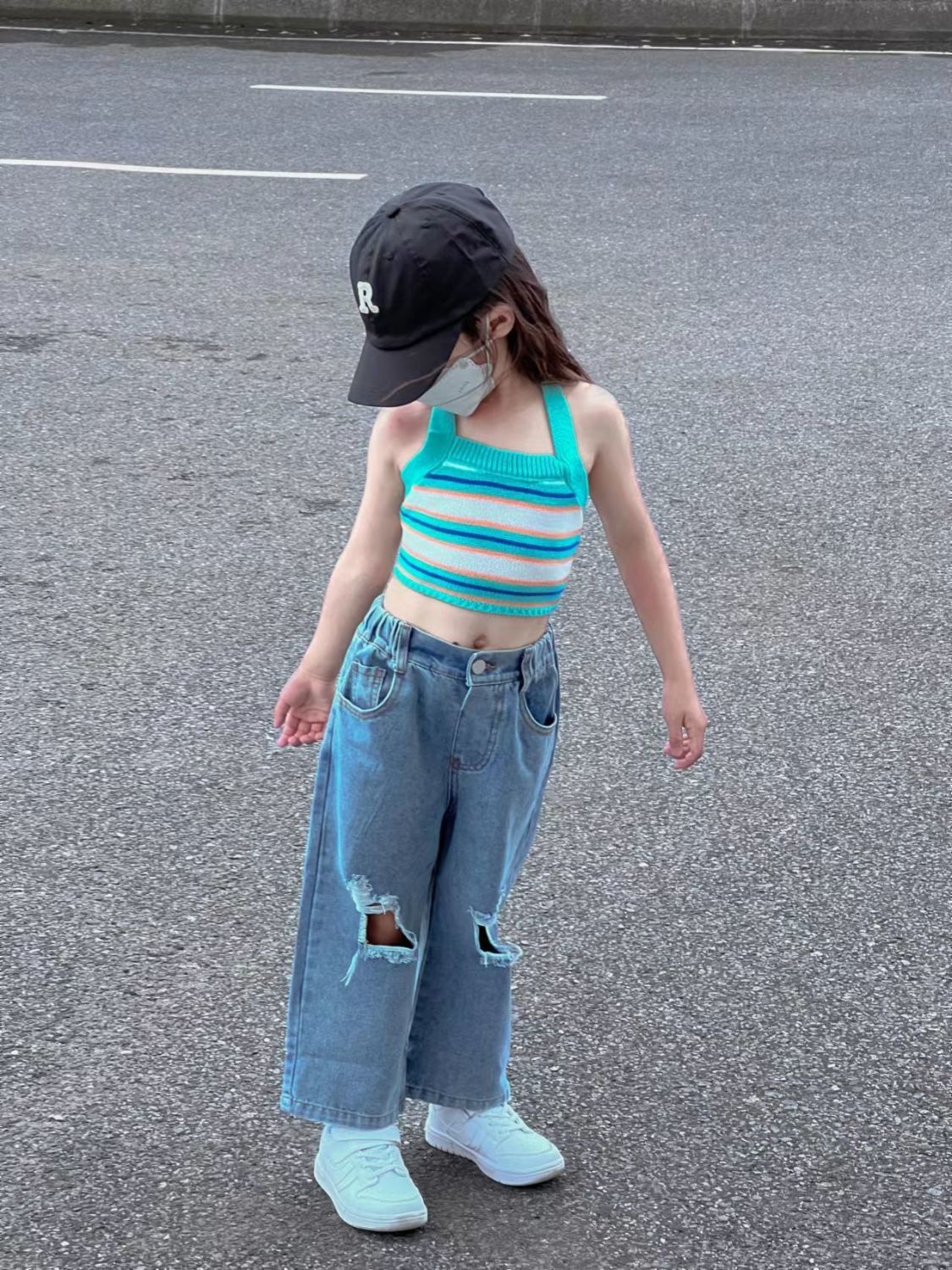 女童针织吊带背心图片