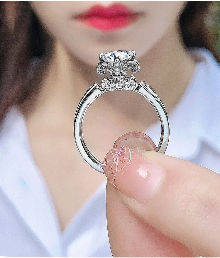 唐嫣仿真莫桑石戒指鸢尾花朵纯银18k白金1克拉钻戒女求婚结婚