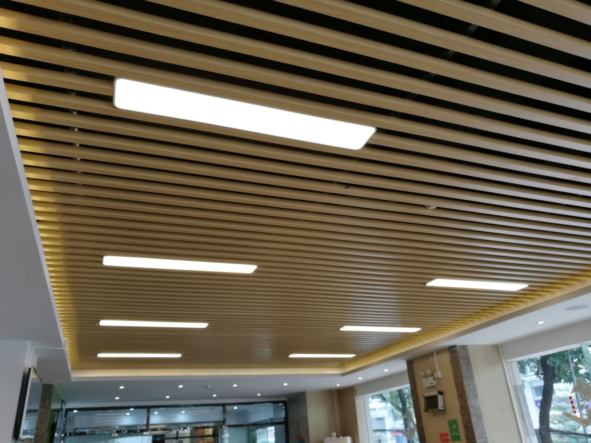 广东厂家直销 木纹铝方通 地铁站长条铝方通 集成吊顶铝天花板