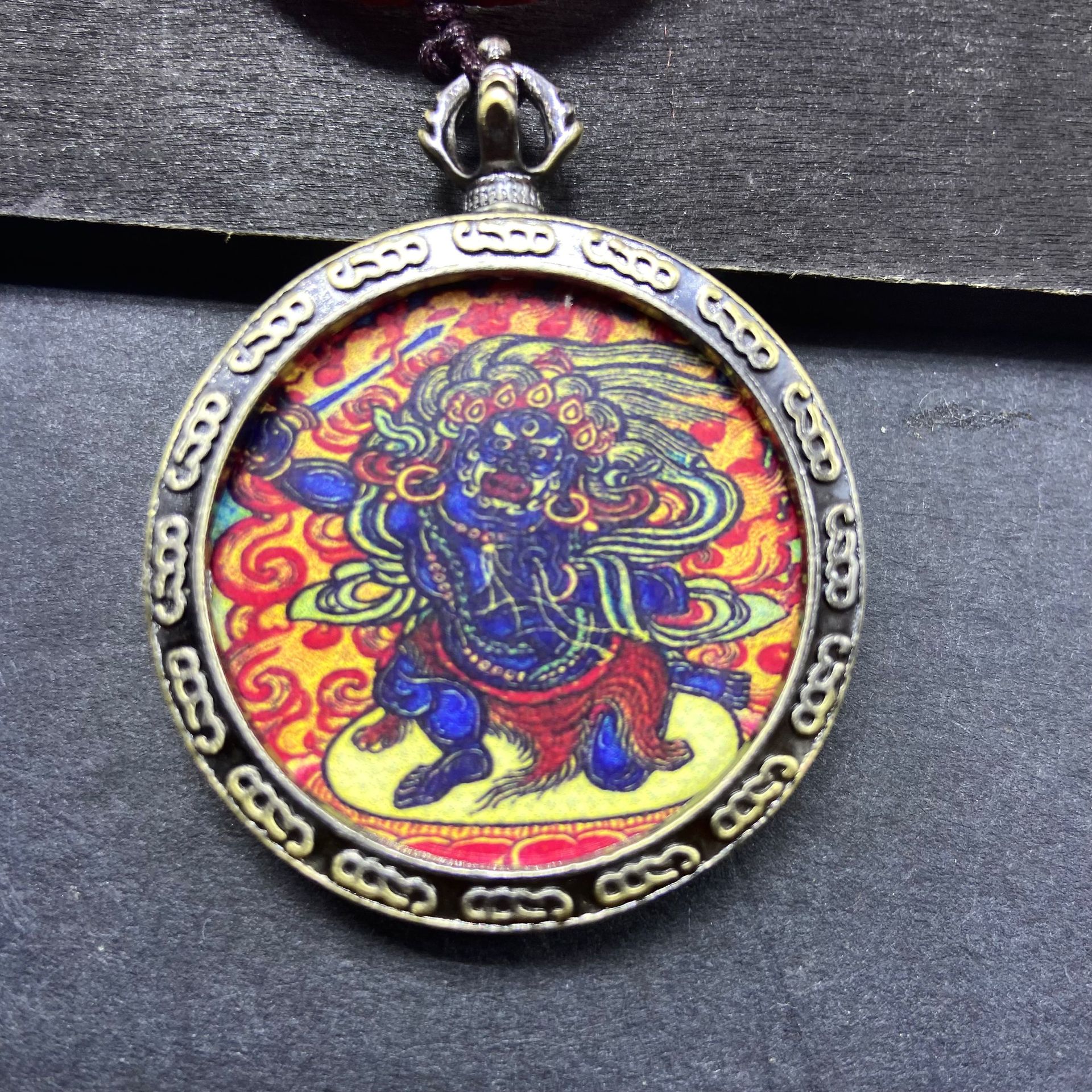 尼泊尔圆形唐卡嘎乌盒本命佛八大守护神吊坠十二生肖唐卡吊坠挂件