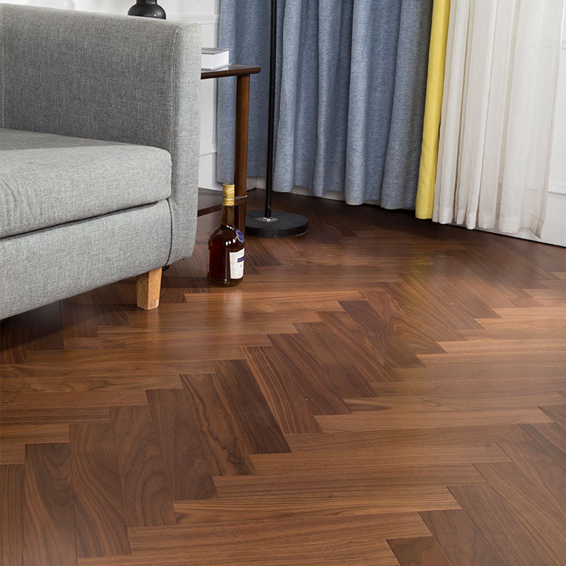 网红黑胡桃橡木人字拼多层实木复合地板家用环保日式原木轻奢地暖