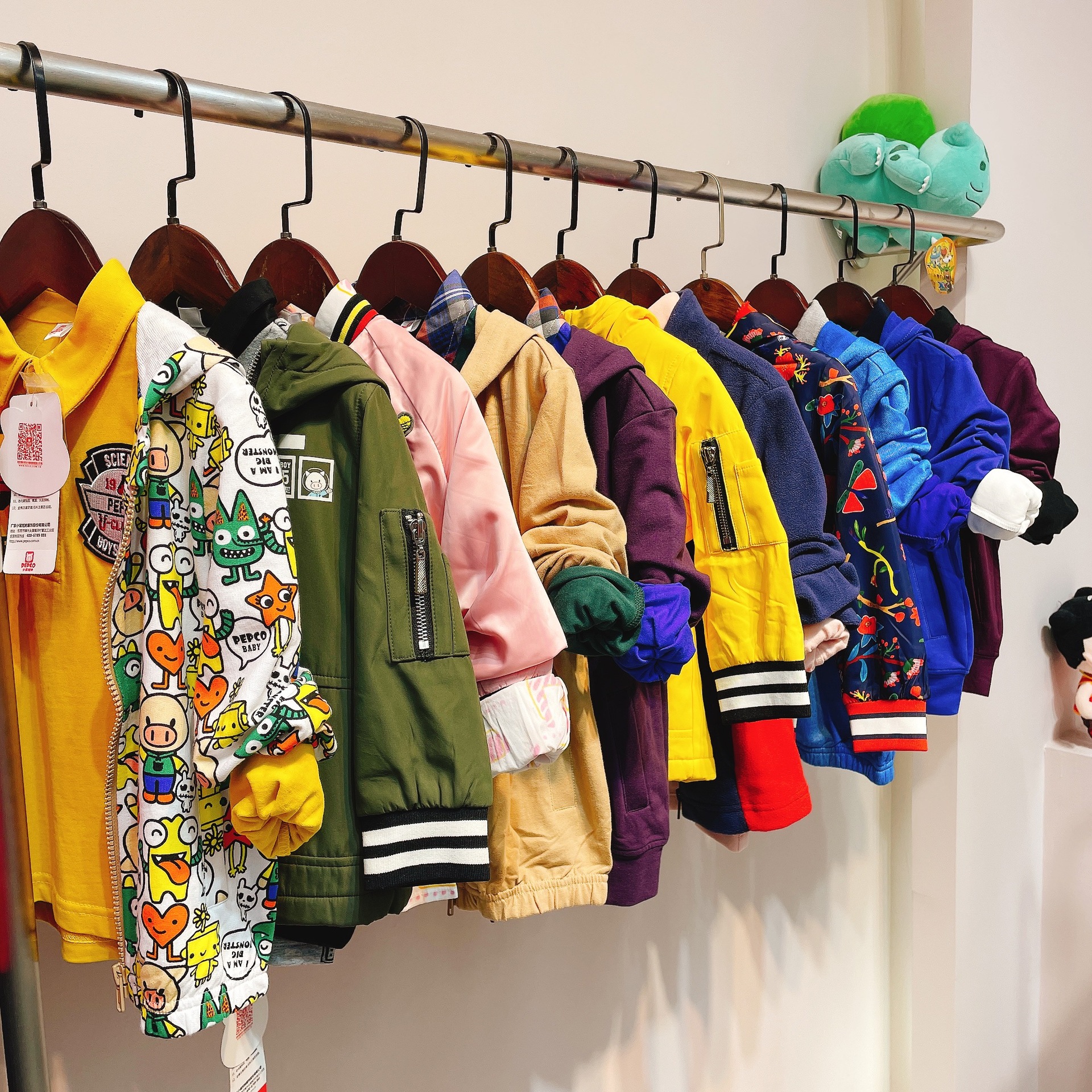 品牌折扣童装尾货批发男女儿童杂款包清仓货源直播实体店拿货法语