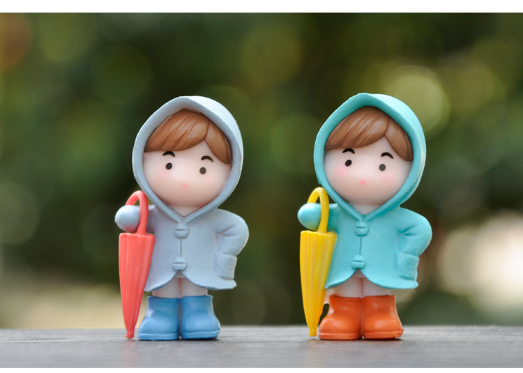 新款可爱超萌女孩小女孩卡通雨衣情侣人偶小摆件桌面微景观装饰品