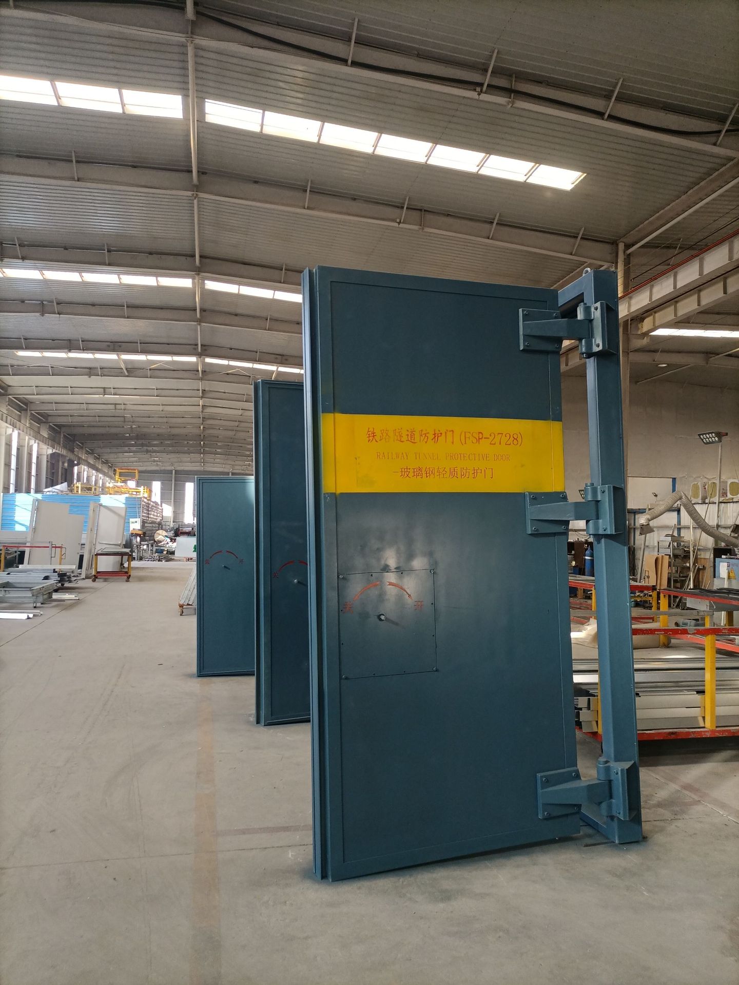 厂家直销钢质防火防盗隔音保温密闭门夹心钢板门