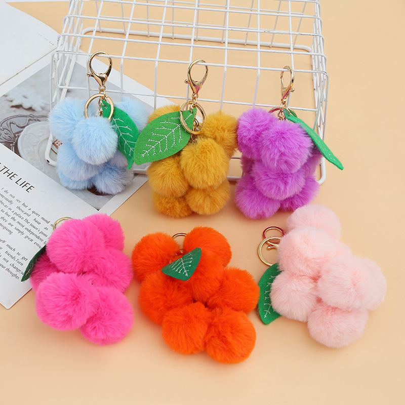 Manufacturer‘s New Creative Women‘s Fur Ball Grape Bag Pendant Decoration Car Keychain Cute Plush Pendant