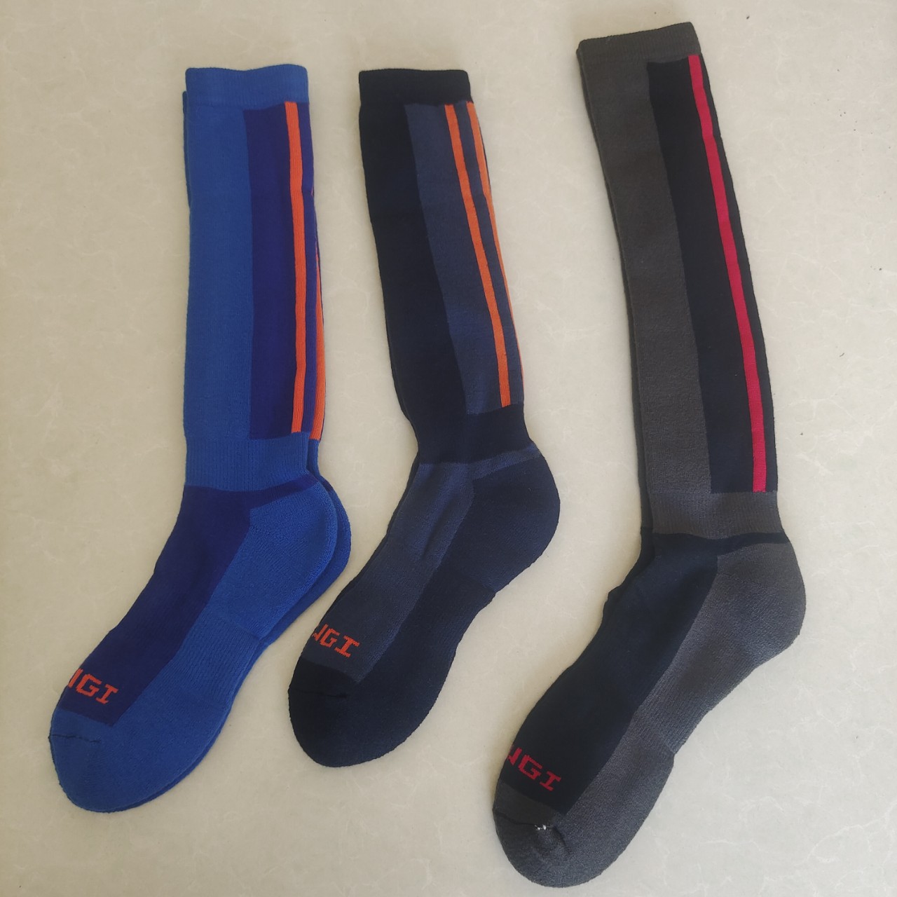 库存羊毛滑雪袜高筒户外袜各种库存袜子批发量大优惠-阿里巴巴