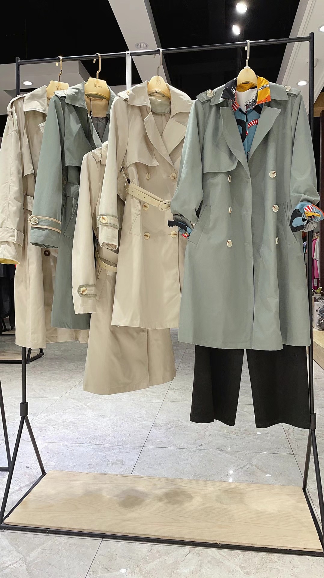 mili设计师风衣外套高端品牌女装折扣批发深圳南油女装西装尾货