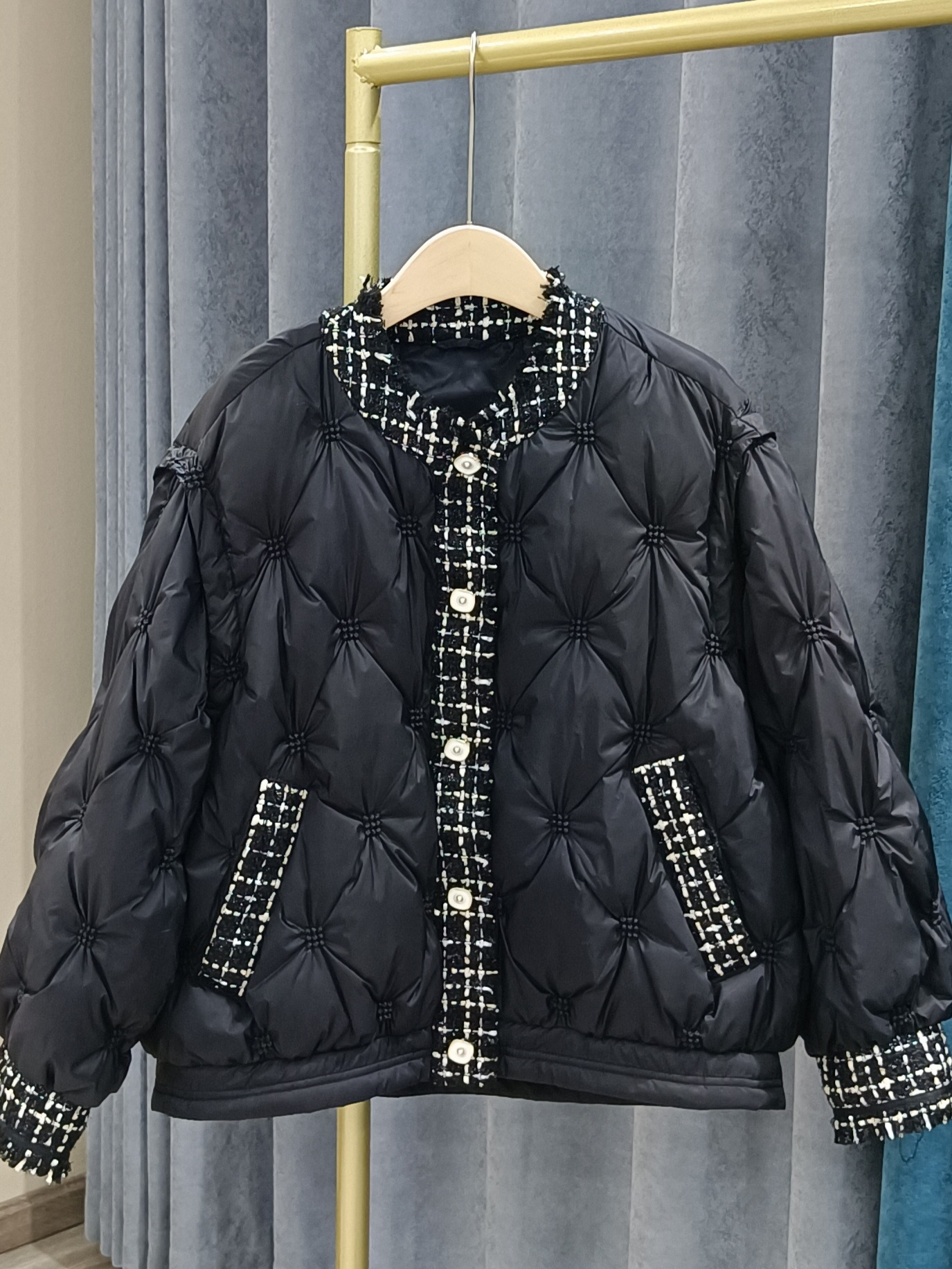 2021冬季新款宽松小香风外套毛呢拼接轻薄短款黑色羽绒服女