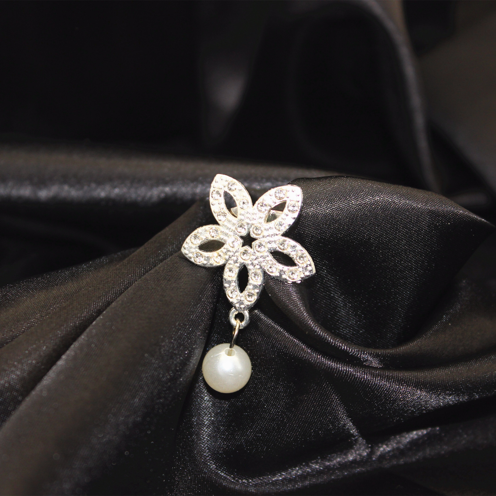 时尚金属五角星珍珠蝴蝶扣针 韩版镶钻胸花风衣小胸针 服饰配件