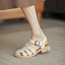 夏季新款时尚休闲凉鞋头层牛皮真皮女鞋低跟镂空复古清洁罗马女鞋