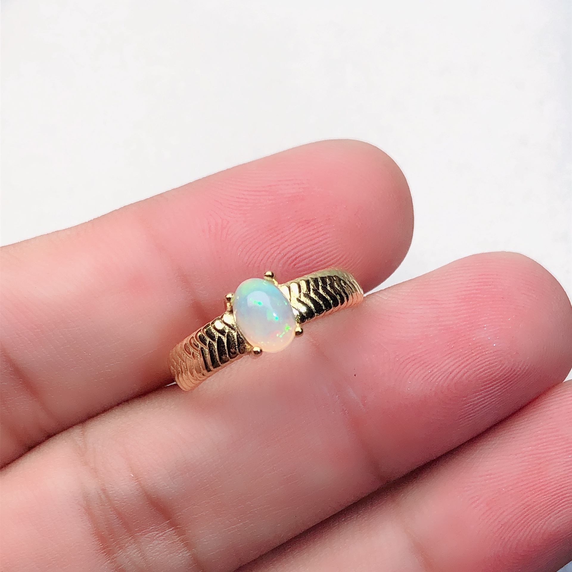 天然欧泊火彩椭圆形泫雅s925银金色中古风款蛇皮款简约戒指5*7mm