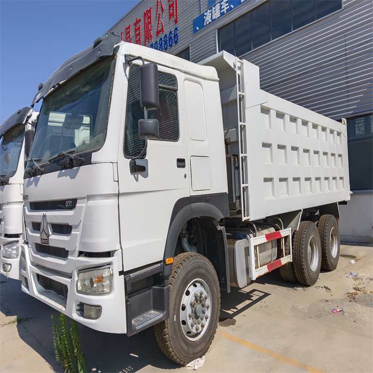 二手豪沃后八轮工程自卸车出口 双桥渣土运输车 371马力自卸车