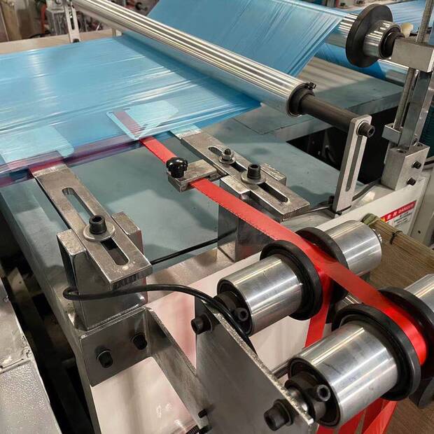 全自动免撕抽绳垃圾袋制袋机 鱼鳞卷穿绳垃圾袋机器设备