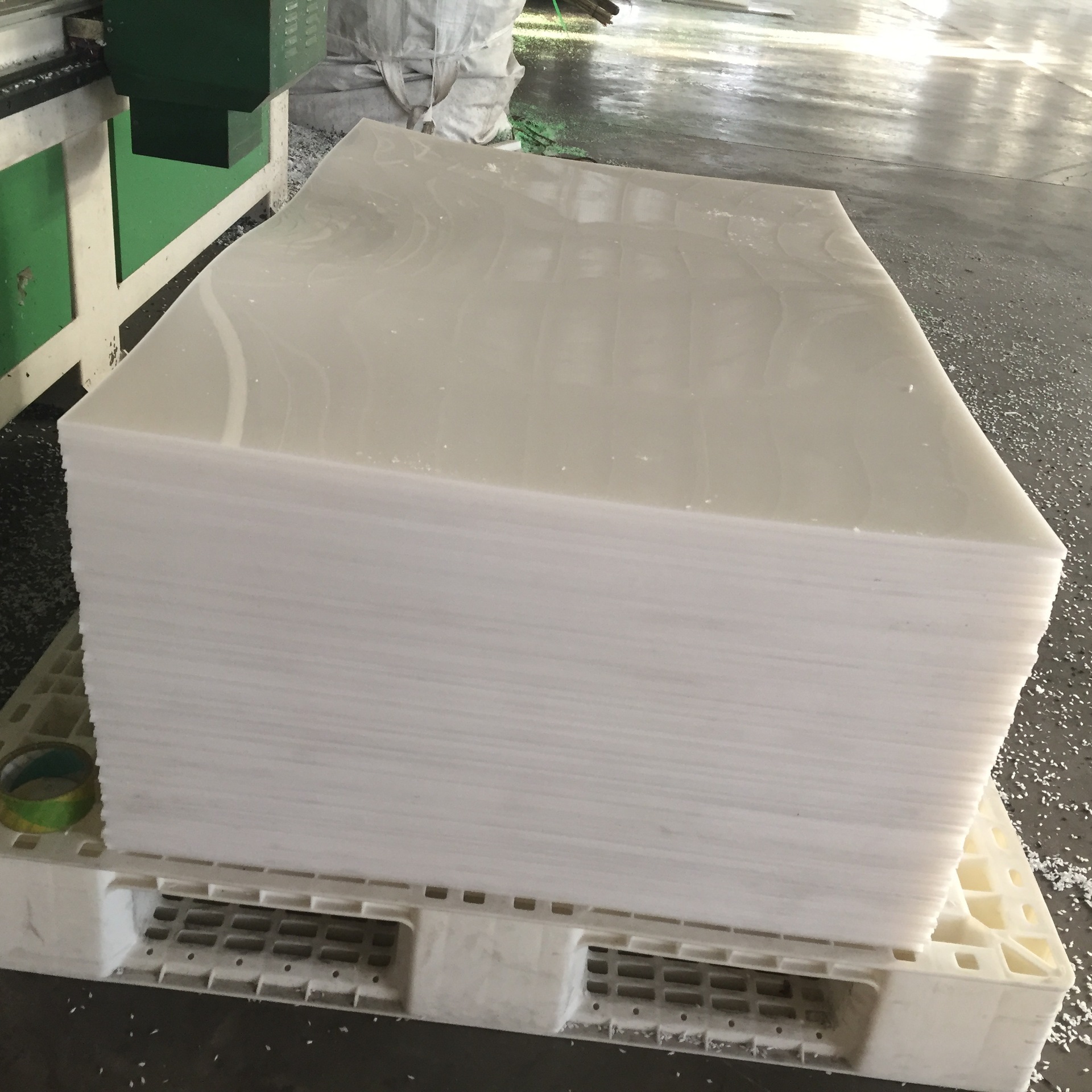 批发加厚自润滑pe塑料板 白色黑色尼龙板 不沾土实心pe板矿场衬板