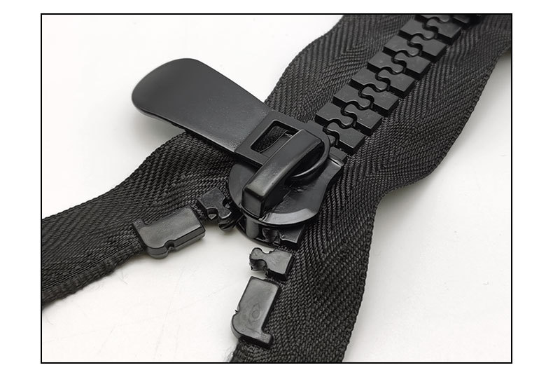 商品描述材质树脂产地浙江货号9903功能自锁是否码装拉链否款式双开尾