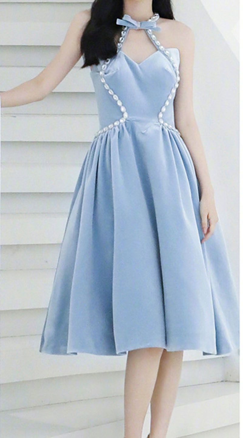 明星同款蓝色镶钻挂脖连衣裙女2022新款设计感小众显瘦礼服裙