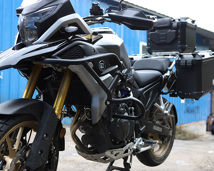 适用于新款单摇臂凯越500x保险杠zf500gy防摔杠改装发动机下护杠