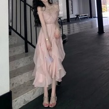 设计感小众花边裙子女夏季新款轻奢风粉色仙气长款显瘦吊带连衣裙