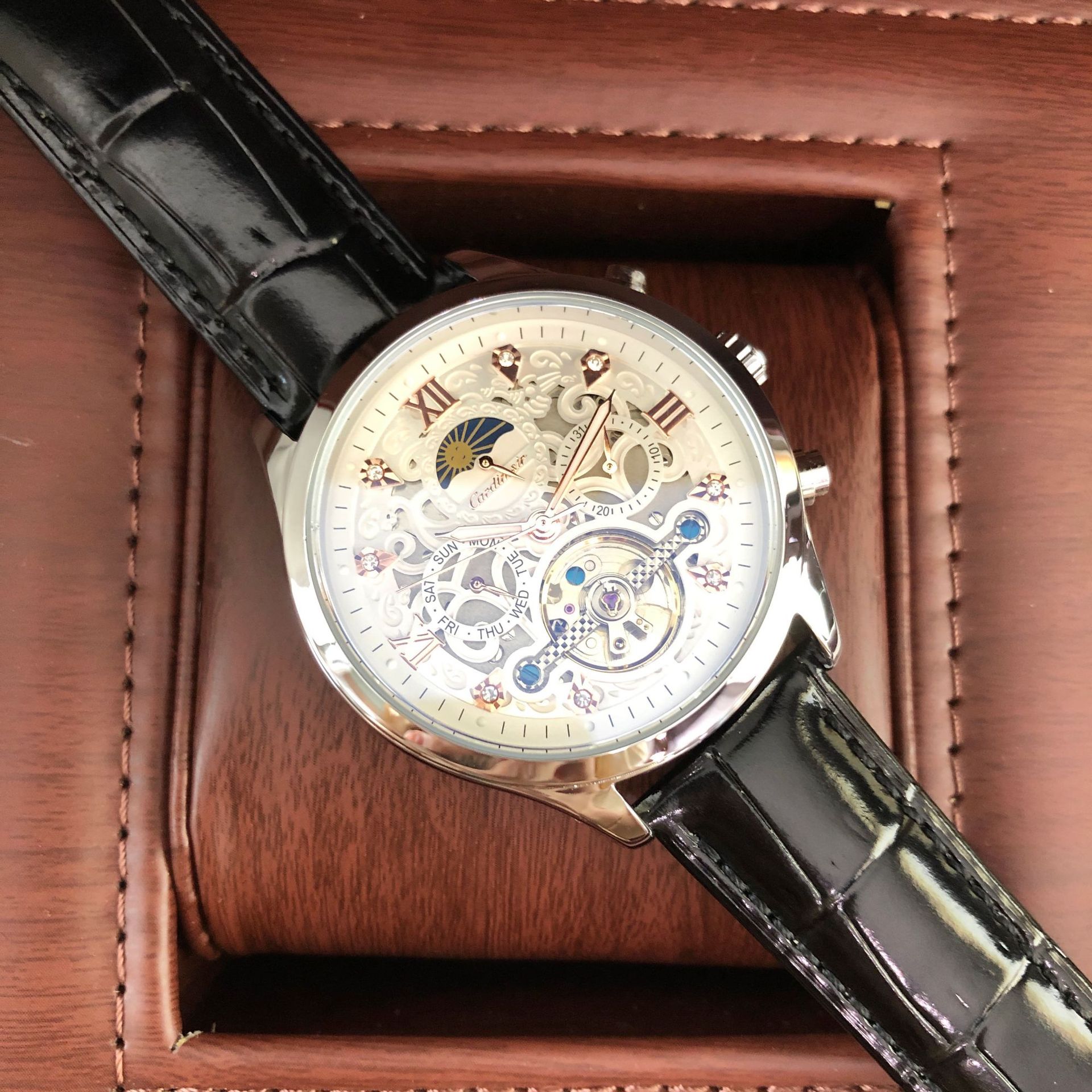 卡帝司探索系列 大表盘男表月相多功能镂空防水休闲飞轮男士腕表