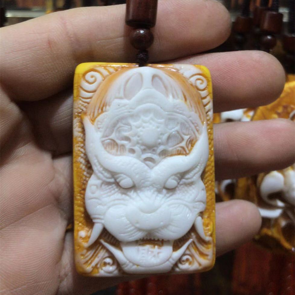 龙涎香灰琥珀龙牌吊坠长款绳链男女款毛衣链貔貅佛牌牡丹花批发