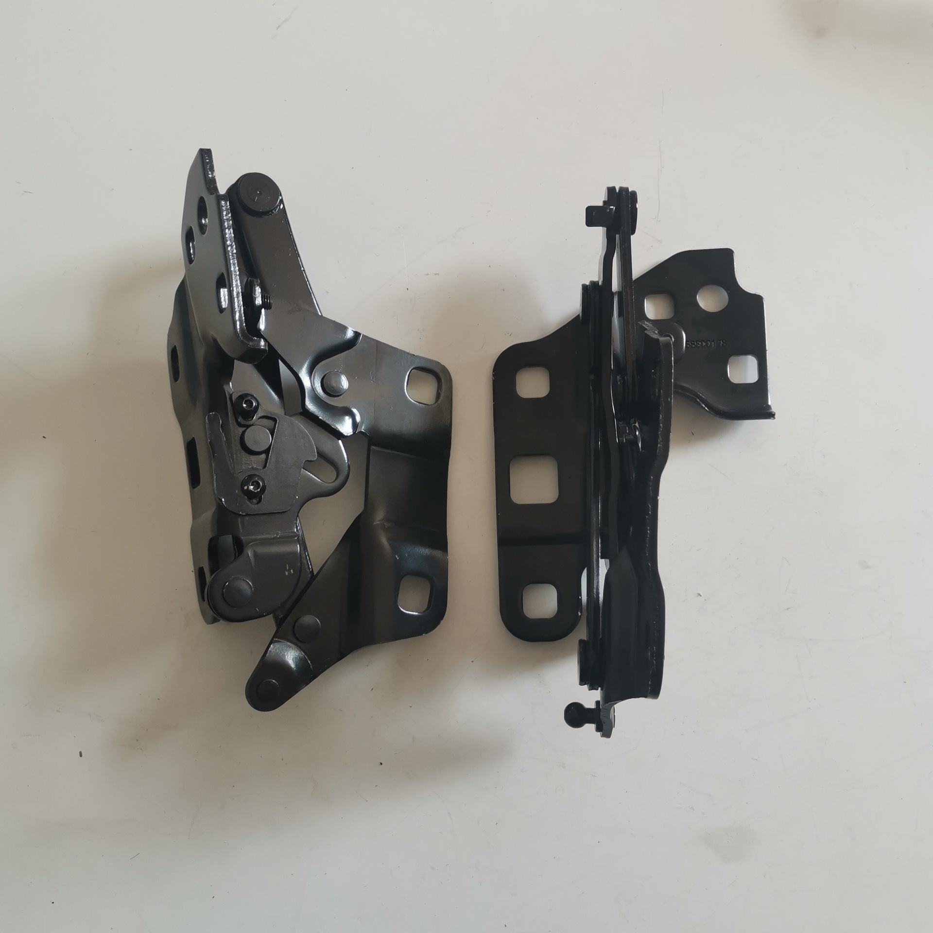 现货供应 适用于奔驰w66x166 汽车引擎盖合页前左 铰锁1668800128