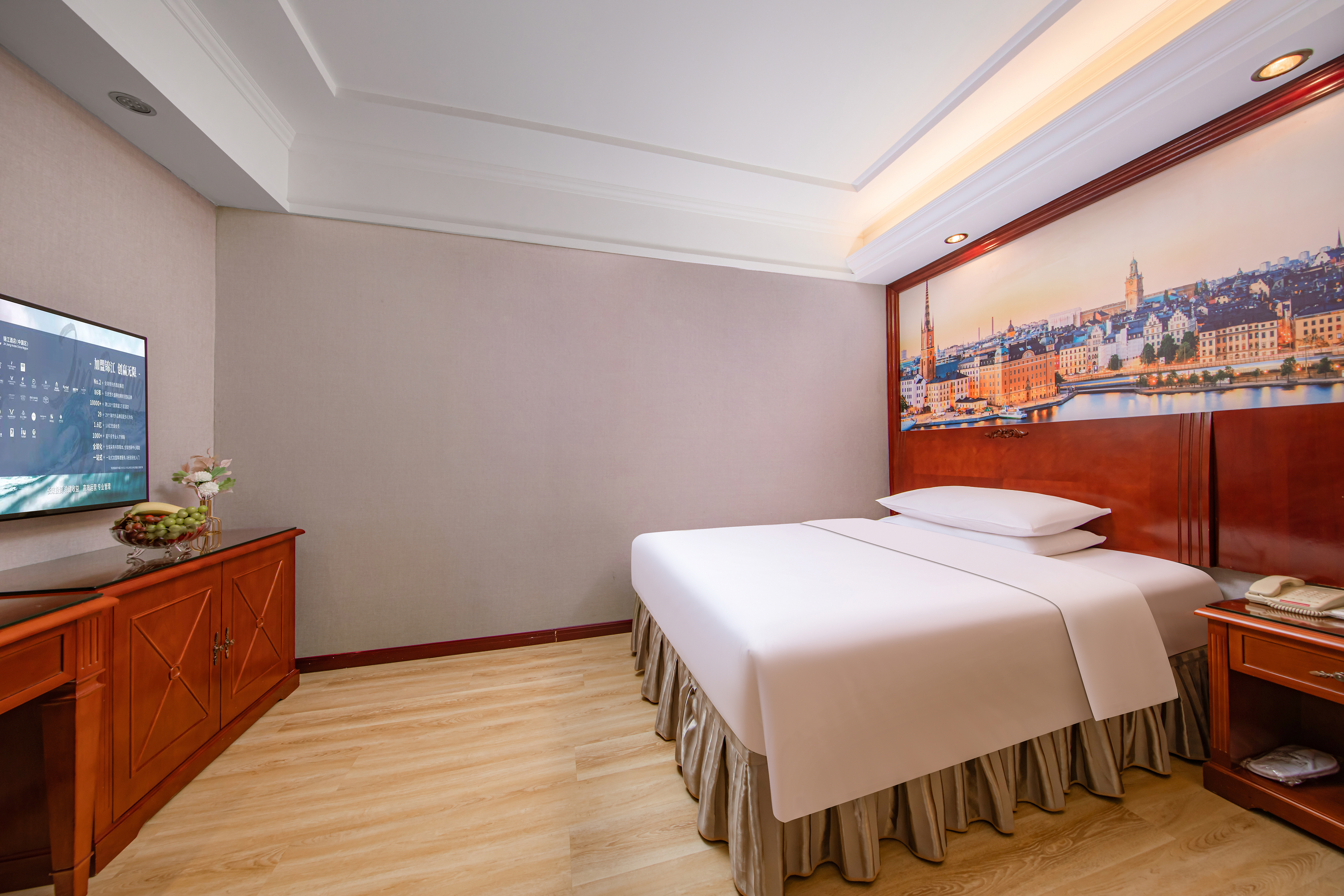 维也纳酒店(广州白云机场t2航站楼店)标准单人房广告促销日系
