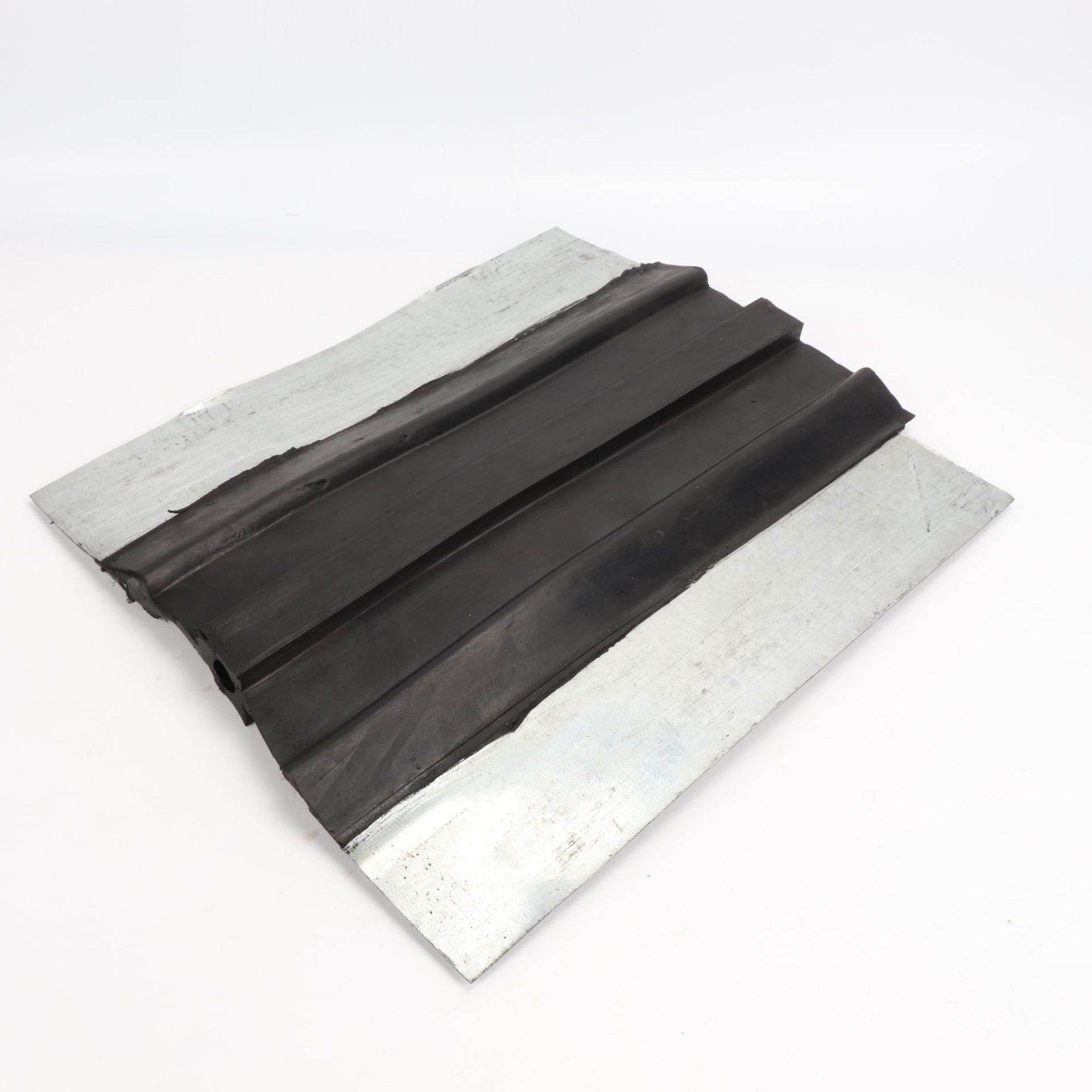 直销供应施工缝钢边橡胶止水带型号齐全 圆孔钢边橡胶止水带定做