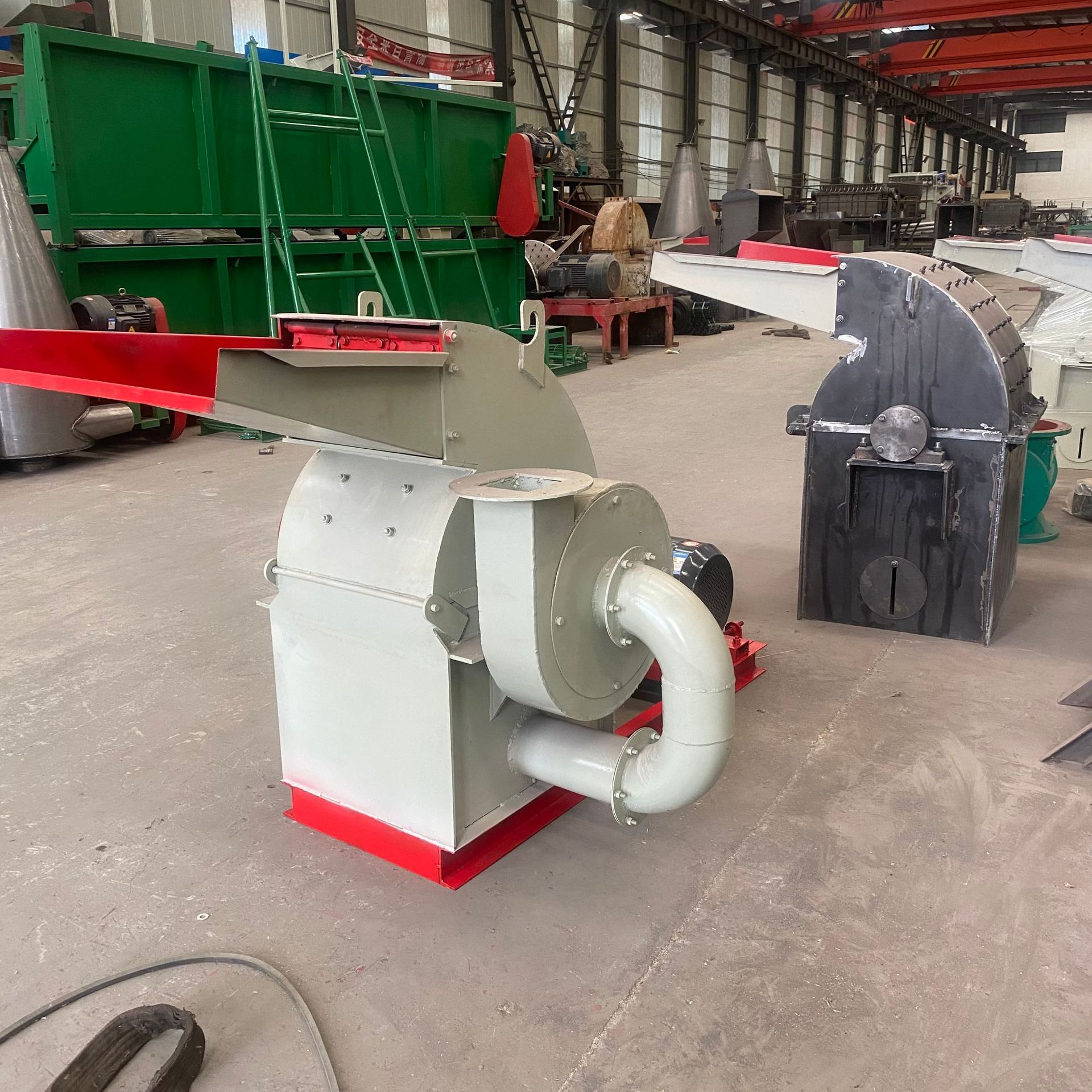 供应木材粉碎机 废旧木板边角料破碎机 园林树枝粉碎机价格