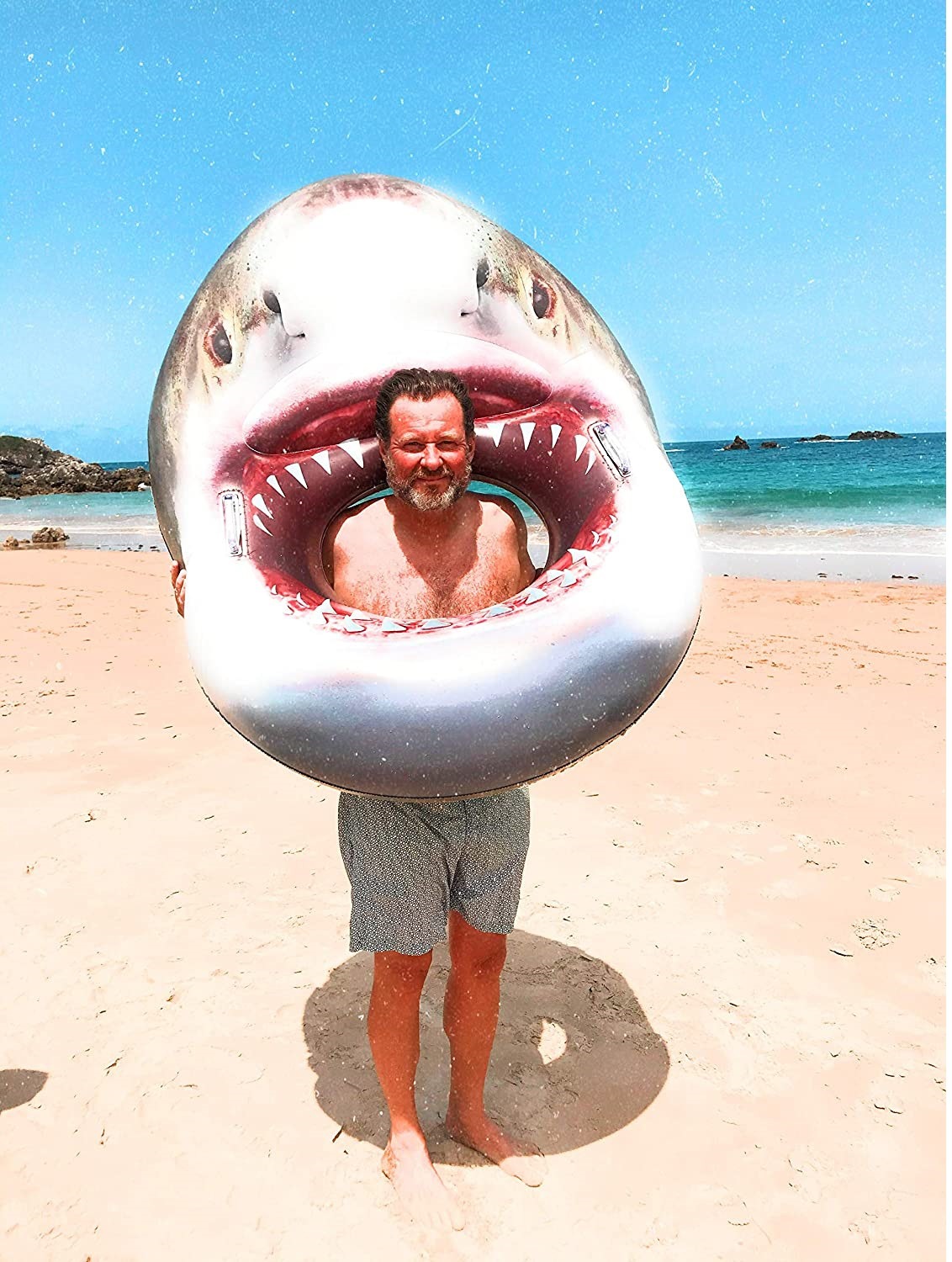 厂家销售pvc充气鲨鱼嘴浮排游泳圈水上成人充气玩具