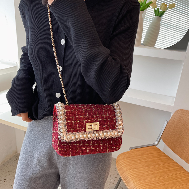 Classic Style Lock Chain New 2021 Early Autumn Shoulder Crossbody Small Square Bag Ins Sweet Woven Pearl Women's Bag