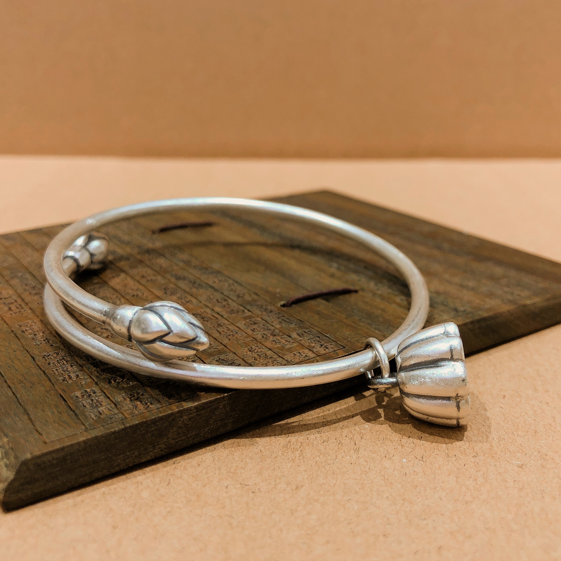 福氏足银990磨砂做旧莲花交叉吊莲蓬纯银手镯民族风泰银百搭女款