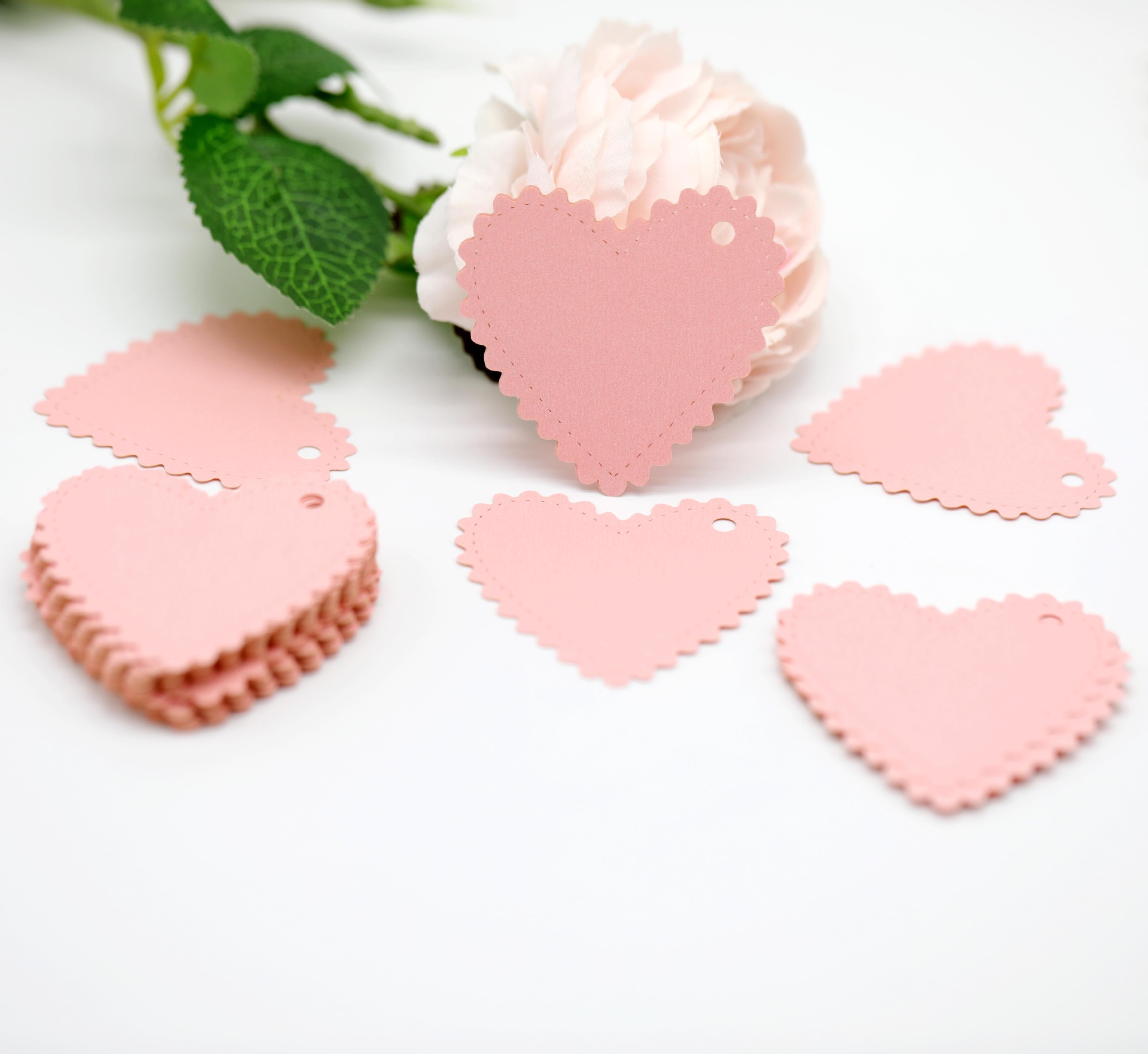 结婚粉色波浪心形吊卡 珠光纸吊牌镂空 节日派对爱心装饰卡片批发