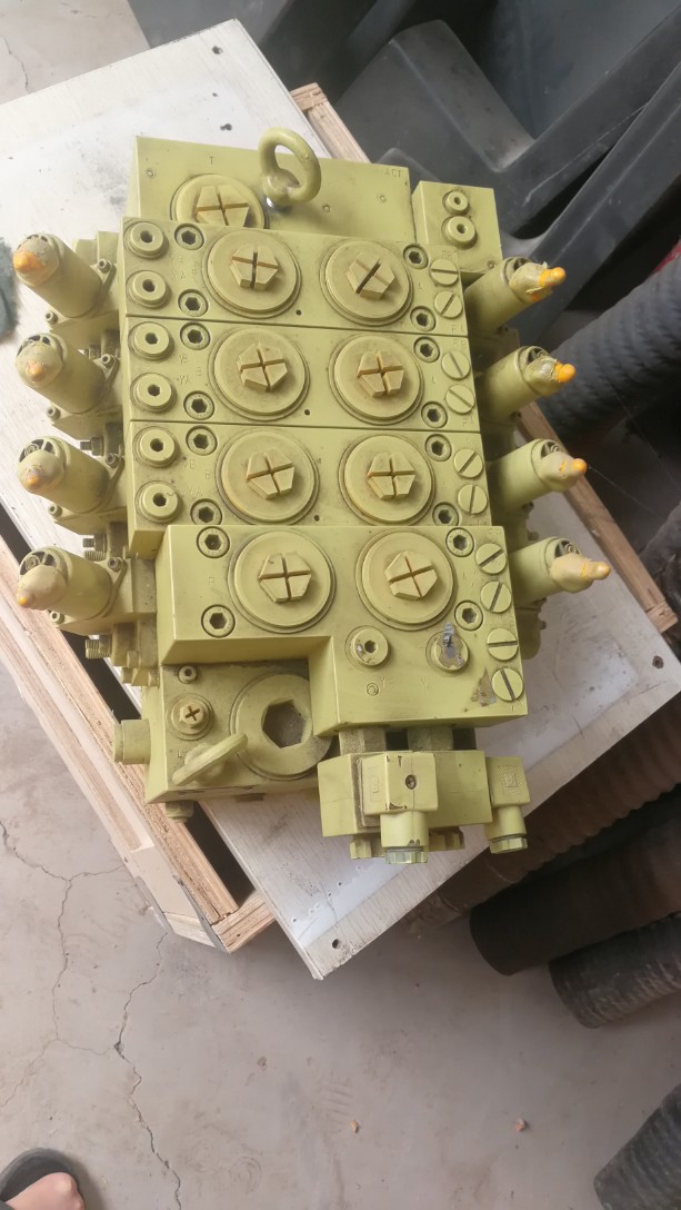 803002288昂马凯多路阀apv22-4cn010多路阀进口徐工吊车90吨100吨