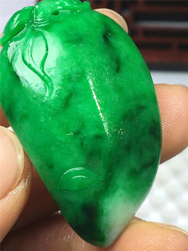 天然冰辣绿福瓜翡翠玉吊坠缅甸a货色艳饱满翡翠毛货男女精美挂件