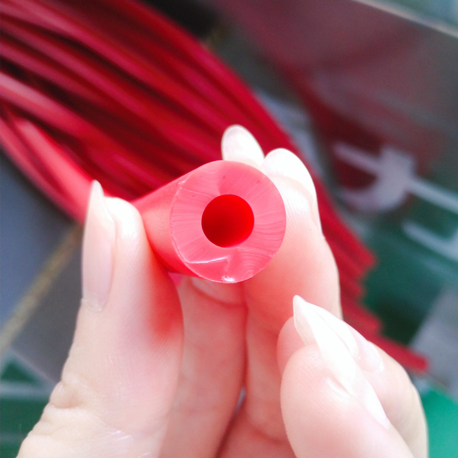 工厂定制pvc红色软管 高弹超软 加厚红色弹性磨砂软管 可定制可裁