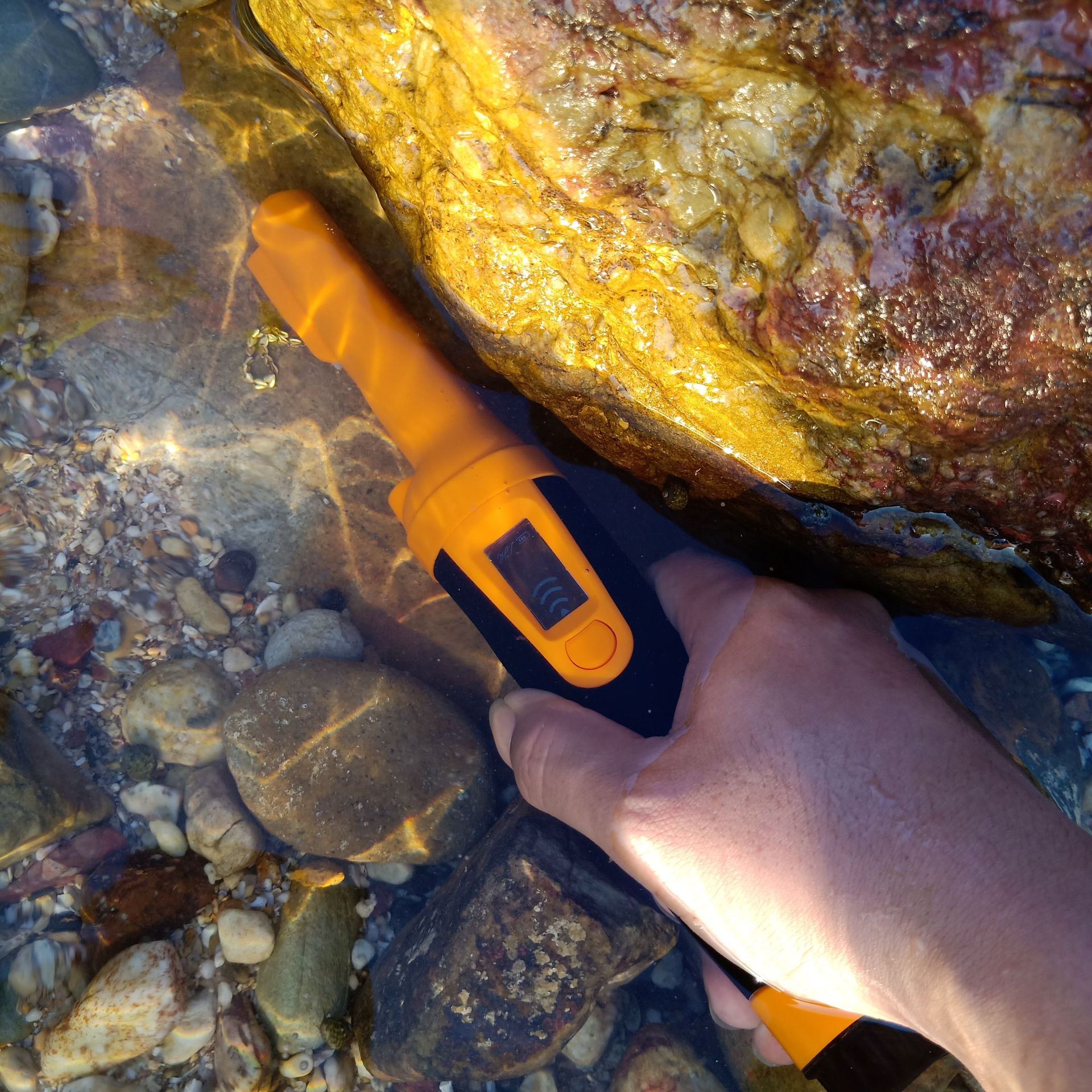 外贸新款10手持金属探测器金属探测棒液晶屏安检扫描仪水下定位棒